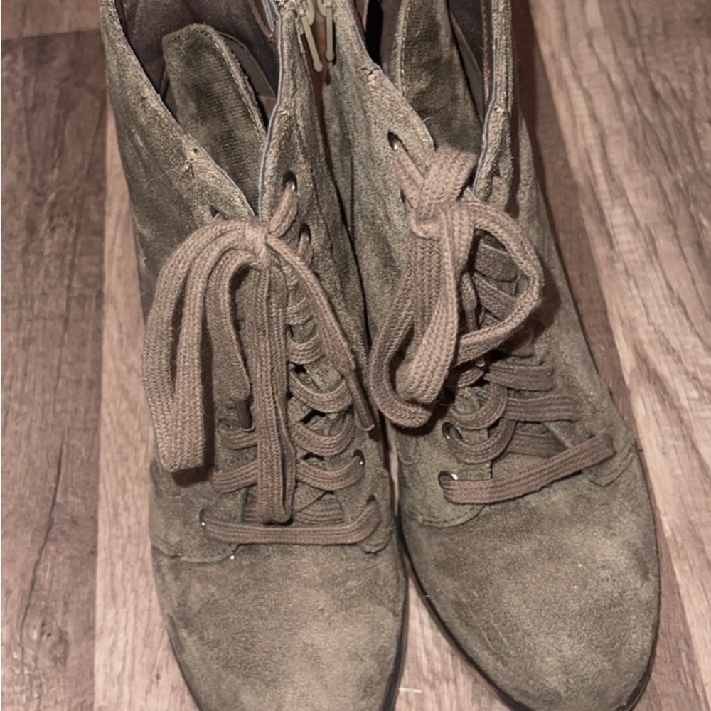 Women's Lace-Up Suede Boots